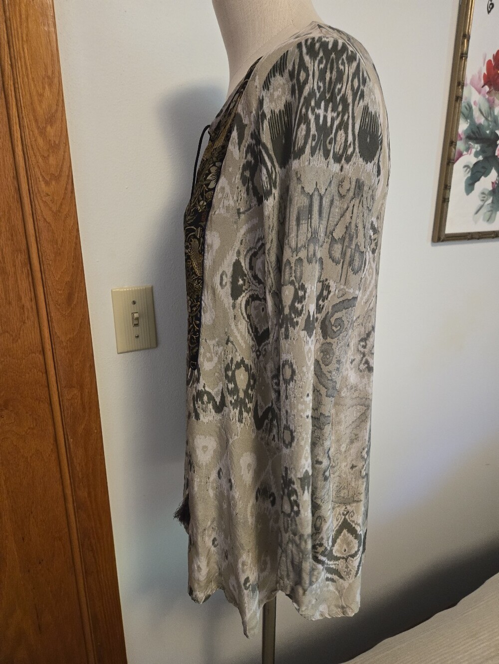 BENARES Boho Floral Bird-Print Long Sleeve Tunic in Olive and Cream. Sz Medium. - Picture 4 of 8